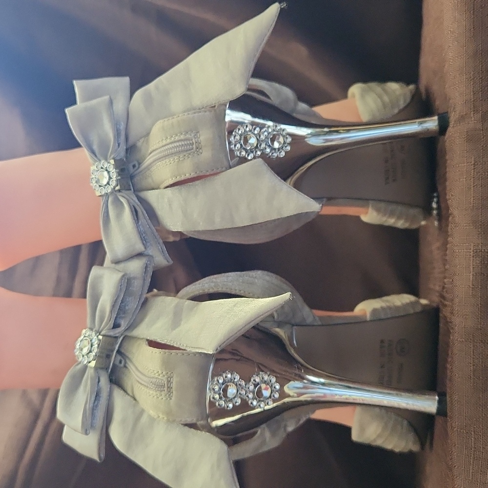 Torte Caliente Women's Open Toe Ankle Strap Zip Back High Heel Size 10M